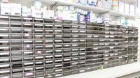 しんわ薬局　府中警察署前店の薬棚