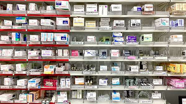 くすりのダイイチ薬局　東町郵便局前店の薬棚