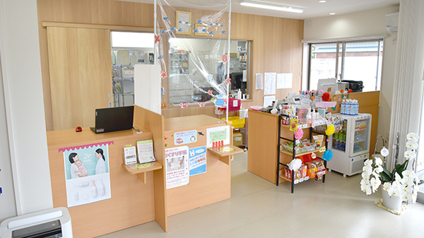 薬局くすりのひろばの受付/カウンター