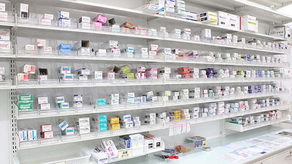 セキ薬局　狭山市店の薬棚