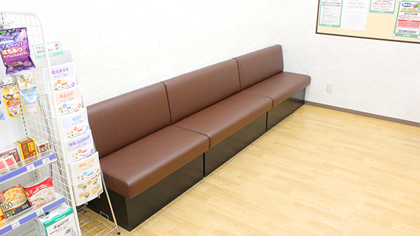 セキ薬局　新河岸店の待合スペース