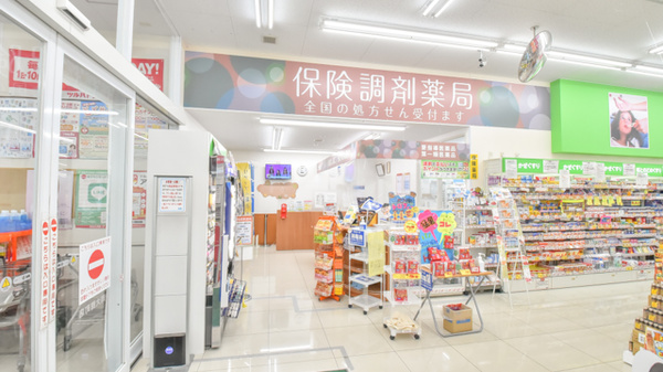 調剤薬局ツルハドラッグ盛岡大館町店の入口