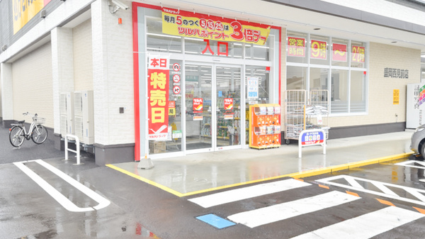 調剤薬局ツルハドラッグ盛岡西見前店の入口