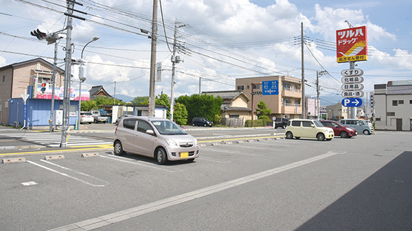 調剤薬局ツルハドラッグ甲府千塚店の駐車場