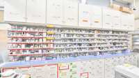 調剤薬局ツルハドラッグ江頭エーザイ店の薬棚