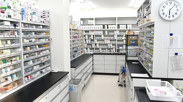 レデイ薬局馬越店の調剤室