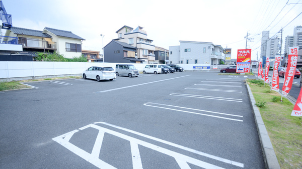 調剤薬局ツルハドラッグ又穂店の駐車場