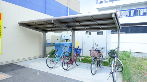 調剤薬局ツルハドラッグ又穂店の駐輪場