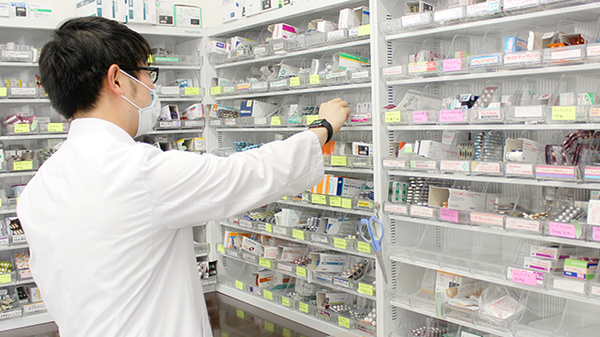 そらいろ調剤薬局　間々田店の作業風景