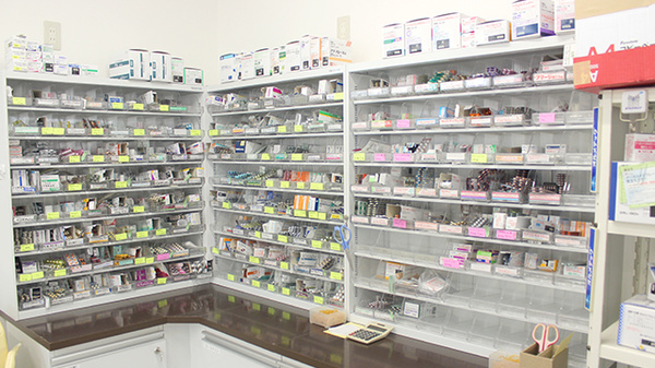 そらいろ調剤薬局　間々田店の薬棚
