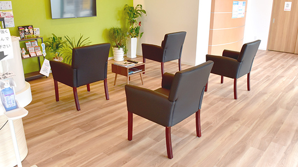 マイルド薬局楽市店の待合スペース