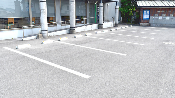 マイルド薬局楽市店の駐車場