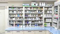 おうだ調剤薬局の薬棚