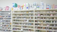 かざなみ薬局の薬棚