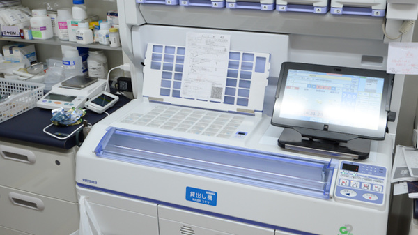 かざなみ薬局の調剤器具