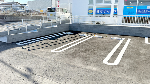 爽やか薬局鴻巣店の駐車場