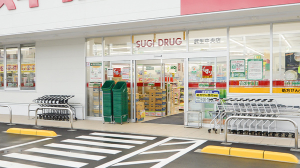 スギ薬局　武生中央店の入口