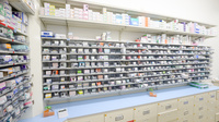 スギ薬局　金沢大手町店の薬棚
