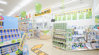 スギ薬局　いみずの小杉店の入口