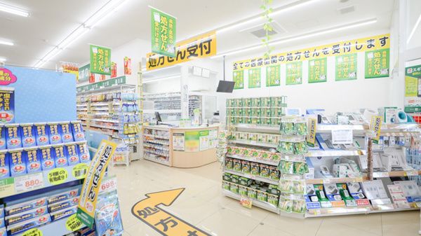 スギ薬局　いみずの小杉店の入口