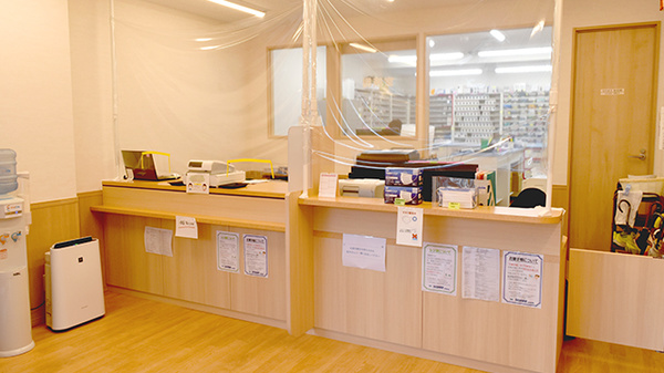 ツバサ薬局　桂駅東店の受付/カウンター