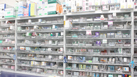 ケンユウ金塚薬局の薬棚