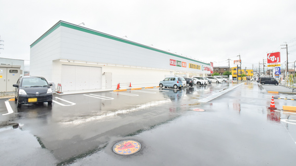 スギ薬局　宝塚南店の駐車場