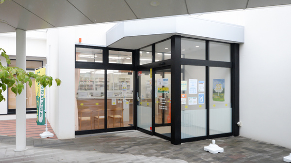 たんぽぽ薬局南生協病院店の入口