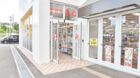調剤薬局ツルハドラッグ仙台泉中央3丁目店の入口