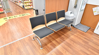 調剤薬局ツルハドラッグ仙台泉中央3丁目店の待合スペース