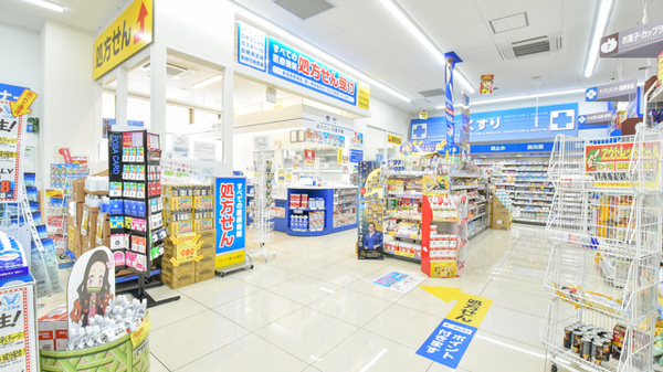 ウォンツ藤三広薬局の入口