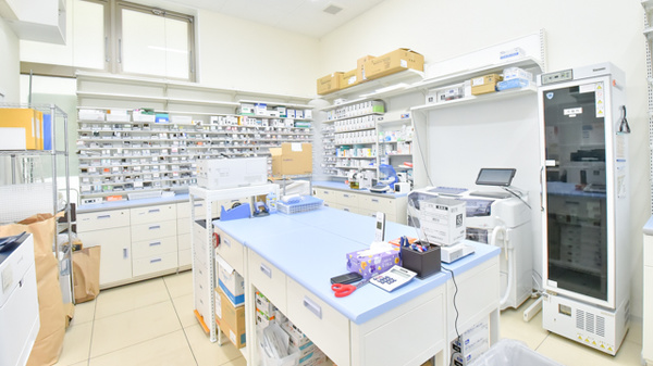 ウォンツ藤三広薬局の調剤室