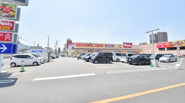 ウォンツ藤三広薬局の駐車場