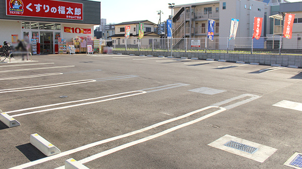 薬局くすりの福太郎　本中山4丁目店の駐車場