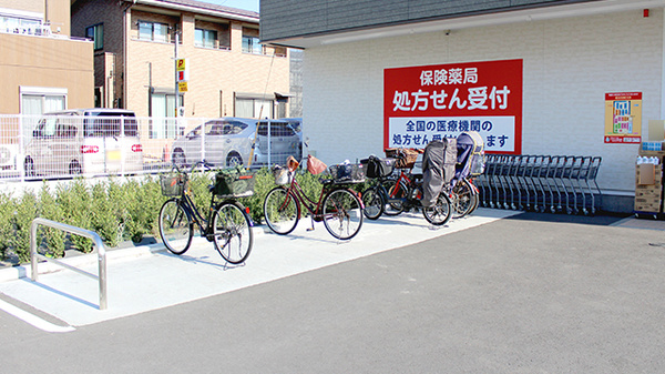 薬局くすりの福太郎　本中山4丁目店の駐輪場