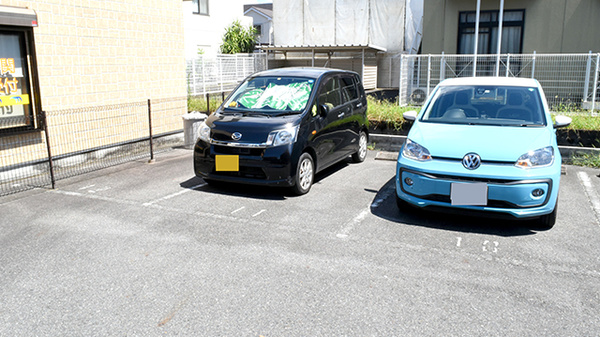 バンビーノ薬局の駐車場