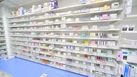 調剤薬局ツルハドラッグ　国立店の薬棚