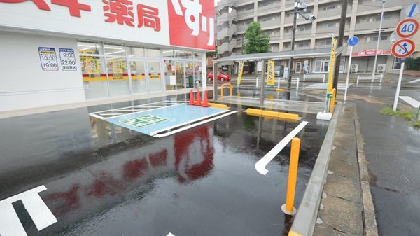 スギ薬局　猪高台店の駐車場