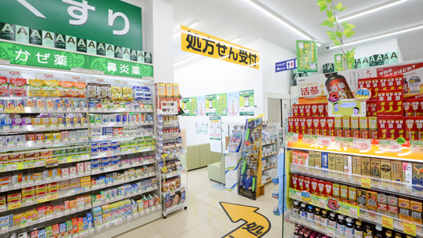 スギ薬局　武蔵町店の入口