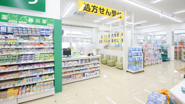 スギ薬局　泉大津東雲店の入口