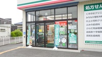 ドラッグセイムス高知福井薬局の入口