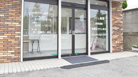 つくし薬局　作新台店の入口