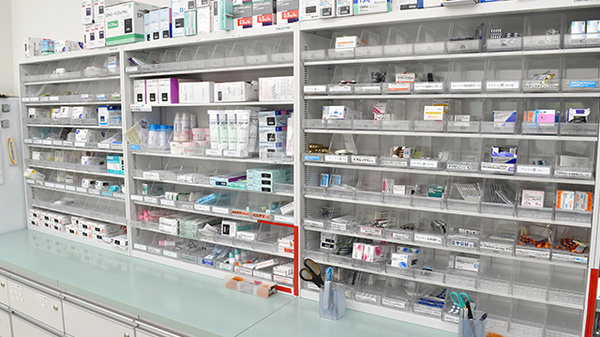 つくし薬局　作新台店の薬棚