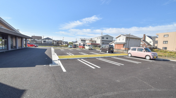 たんぽぽ薬局　那加店の駐車場