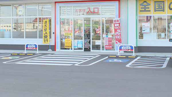 調剤薬局ツルハドラッグ宮城色麻店の入口