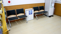 調剤薬局ツルハドラッグ宮城色麻店の待合スペース