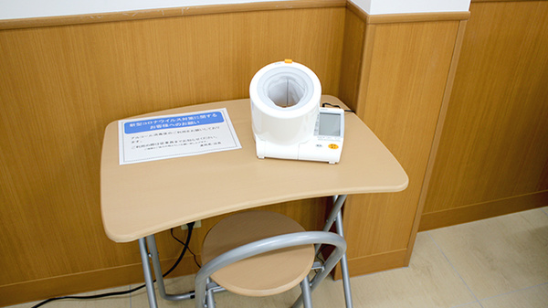 調剤薬局ツルハドラッグ宮城色麻店の血圧計