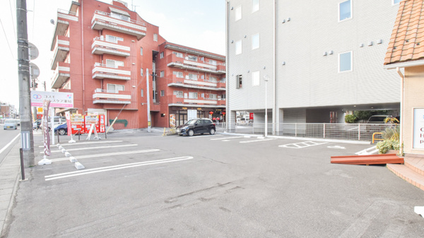 コスモヘルスケア薬局の駐車場