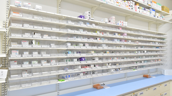 スギ薬局　菱江店の薬棚
