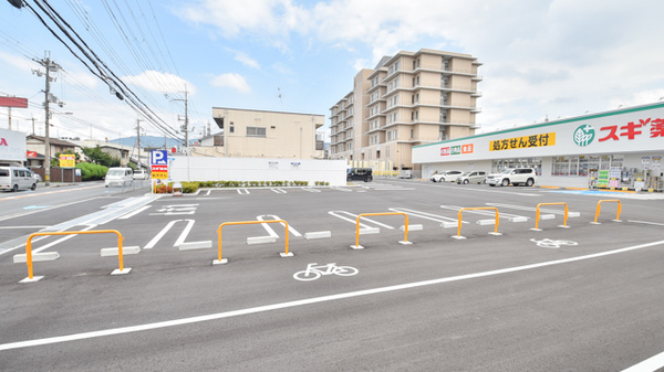 スギ薬局　菱江店の駐車場